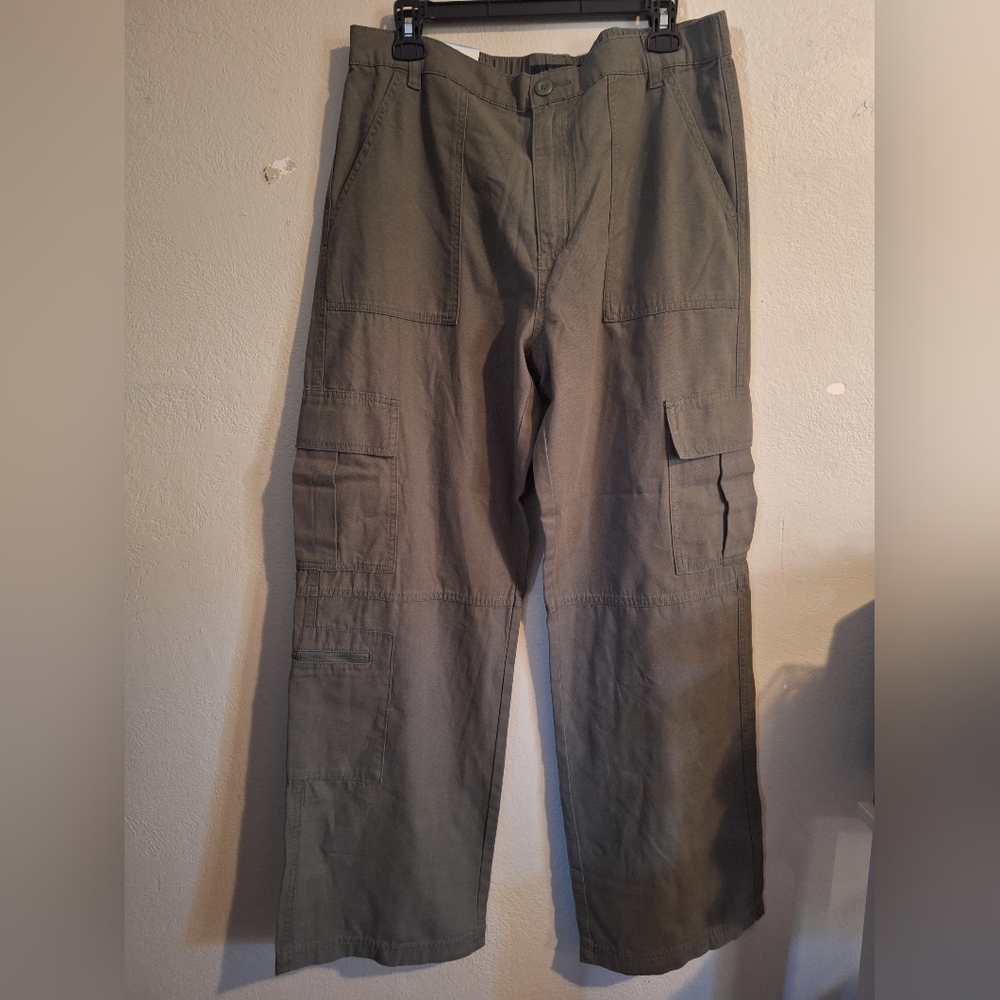 NWT Aeropostale Women's Olive Cargo Pants - Picture 2 of 5